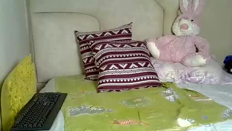 Snapshot of miss_squirty2 chatting on 05-27-26, 06:32 jasmine online show from 05-27-26, 06:32