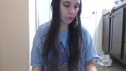 Snapshot of miss_sunshine01 chatting on 12-03-24, 03:20 Bella online show from 12-03-24, 03:20