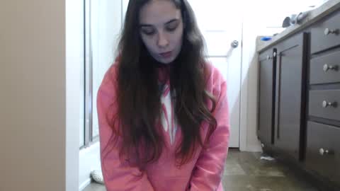 Snapshot of miss_sunshine01 chatting on 12-04-24, 02:42 Bella online show from 12-04-24, 02:42