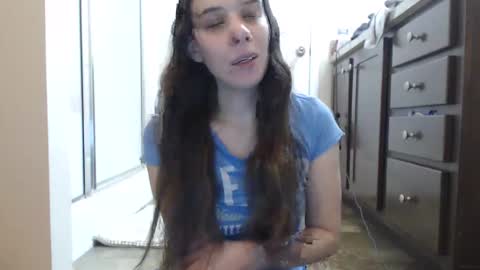 Snapshot of miss_sunshine01 chatting on 12-08-24, 02:18 Bella online show from 12-08-24, 02:18