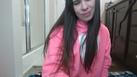 Snapshot of miss_sunshine01 chatting on 01-12-25, 01:53 Bella online show from 01-12-25, 01:53