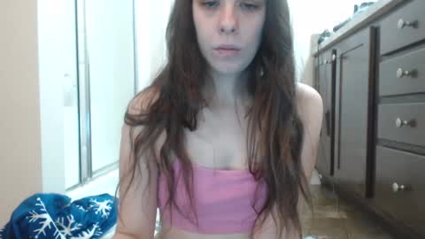 Snapshot of miss_sunshine01 chatting on 01-15-25, 07:12 Bella online show from 01-15-25, 07:12