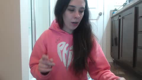 Snapshot of miss_sunshine01 chatting on 01-16-25, 02:09 Bella online show from 01-16-25, 02:09