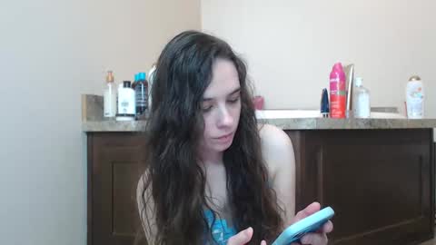 Snapshot of miss_sunshine01 chatting on 01-19-25, 10:49 Bella online show from 01-19-25, 10:49