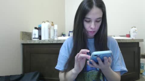 Snapshot of miss_sunshine01 chatting on 01-28-25, 04:19 Bella online show from 01-28-25, 04:19