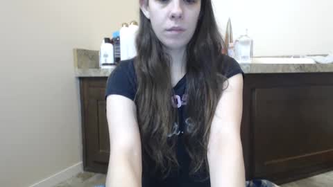 Snapshot of miss_sunshine01 chatting on 01-31-25, 01:43 Bella online show from 01-31-25, 01:43