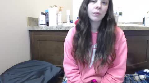 Snapshot of miss_sunshine01 chatting on 02-11-25, 03:18 Bella online show from 02-11-25, 03:18