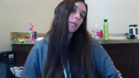 Snapshot of miss_sunshine01 chatting on 09-09-25, 01:21 Bella online show from 09-09-25, 01:21