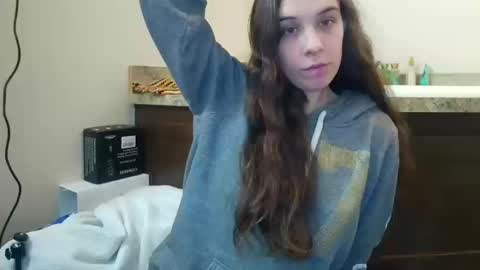 Snapshot of miss_sunshine01 chatting on 10-10-25, 03:44 Bella online show from 10-10-25, 03:44