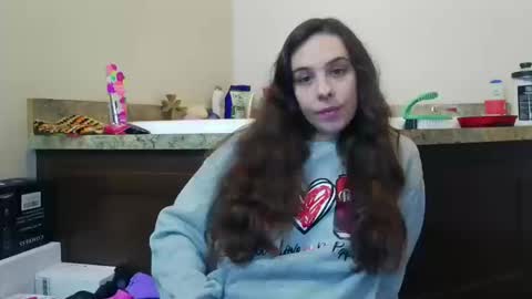 Snapshot of miss_sunshine01 chatting on 10-18-25, 03:09 Bella online show from 10-18-25, 03:09