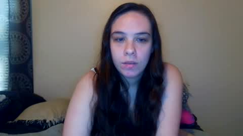 Snapshot of miss_sunshine01 chatting on 05-27-26, 04:04 Bella online show from 05-27-26, 04:04