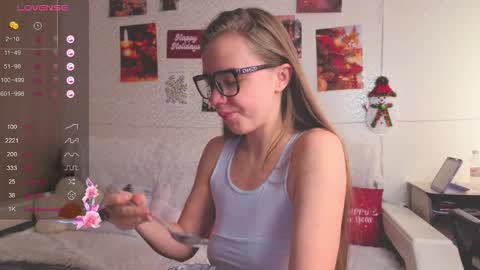 Snapshot of miss_sweetbb chatting on 03-31-26, 04:57 Bella online show from 03-31-26, 04:57