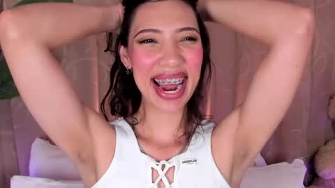 Snapshot of miss_veronica2 chatting on 05-25-26, 01:06 Miss Veronica online show from 05-25-26, 01:06