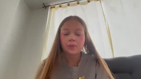 Snapshot of missalannahmm chatting on 06-19-26, 04:55 Alannah online show from 06-19-26, 04:55