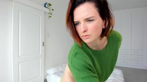 Alexandra Thorn online show from 10-16-25, 12:28