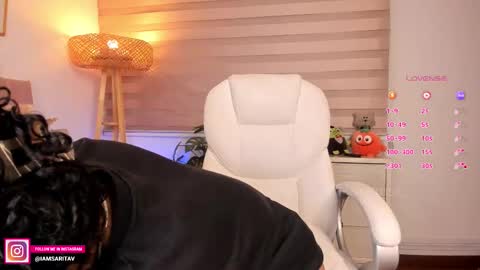 Sara Vanegas online show from 10-29-25, 01:57