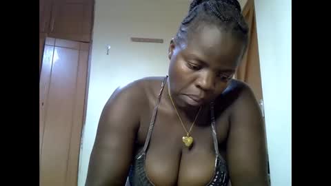 Snapshot of misscandy352_ chatting on 05-19-26, 05:52 misscandy352_ online show from 05-19-26, 05:52