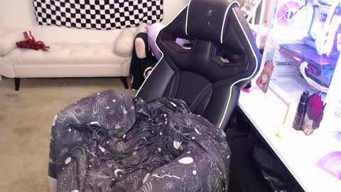 missdanibluee online show from 12-03-24, 11:33