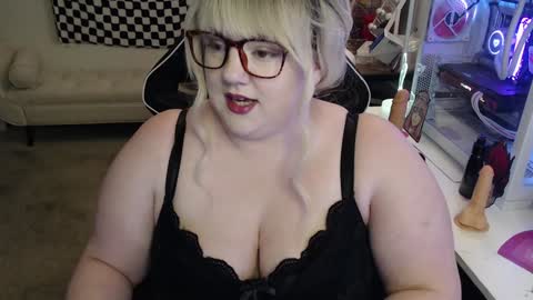 missdanibluee online show from 12-05-24, 11:38