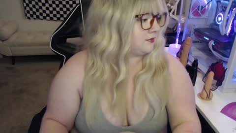missdanibluee online show from 12-12-24, 08:47