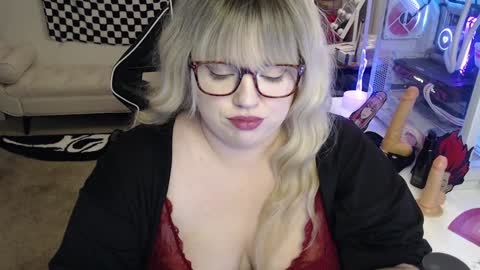 missdanibluee online show from 12-16-24, 11:55