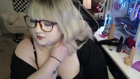 missdanibluee online show from 12-19-24, 08:56