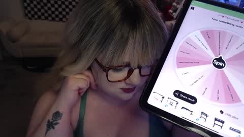 missdanibluee online show from 02-03-25, 11:31