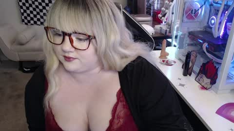 missdanibluee online show from 02-05-25, 09:50