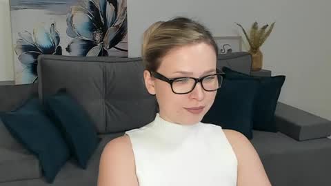 Miss Darina Ross online show from 01-13-25, 05:33