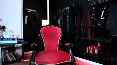 Snapshot of missdarklady chatting on 01-06-25, 10:15 Missdarklady online show from 01-06-25, 10:15