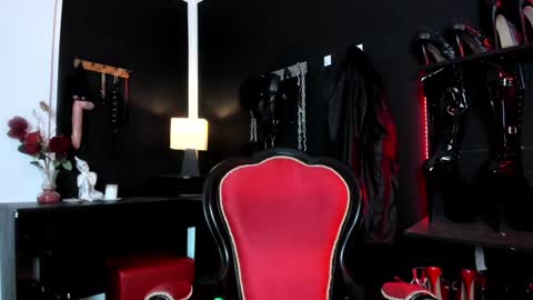 Snapshot of missdarklady chatting on 01-31-25, 10:42 Missdarklady online show from 01-31-25, 10:42