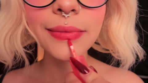 Snapshot of misselektra__ chatting on 03-12-25, 04:51 ELEKTRA online show from 03-12-25, 04:51