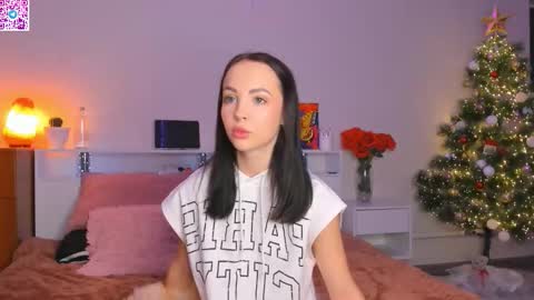 Snapshot of misseliss chatting on 12-17-25, 09:54 Hello dear my name Elisa online show from 12-17-25, 09:54