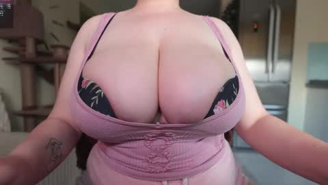 Snapshot of missfreyaxxx chatting on 05-22-26, 10:43 MissFreyaXXX online show from 05-22-26, 10:43