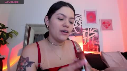 Snapshot of misshuntt3rs chatting on 02-09-25, 02:28 Annie online show from 02-09-25, 02:28