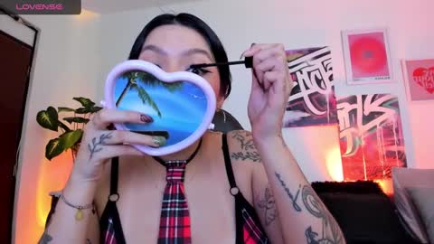 Snapshot of misshuntt3rs chatting on 03-02-25, 01:47 Annie online show from 03-02-25, 01:47