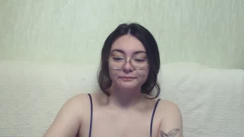 Snapshot of missis_mona chatting on 12-23-24, 08:22 missis mona online show from 12-23-24, 08:22