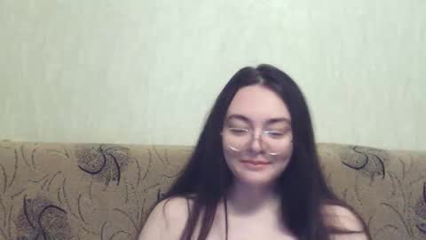 Snapshot of missis_mona chatting on 12-14-25, 08:30 missis mona online show from 12-14-25, 08:30