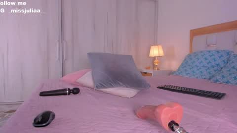 Snapshot of missjuliaa_ chatting on 12-12-24, 06:57 A N N Y online show from 12-12-24, 06:57