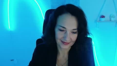 Christina online show from 10-19-25, 05:19