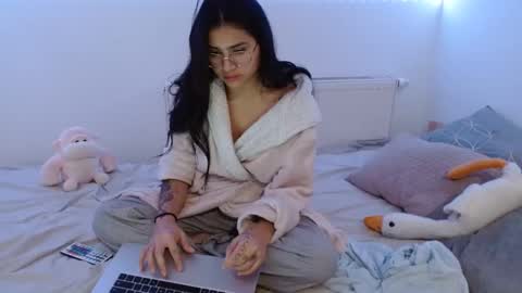 kylie online show from 12-31-24, 09:50
