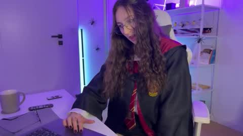 misslalii online show from 10-31-25, 05:14