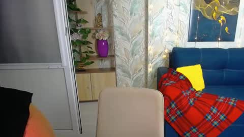 MissLaura online show from 12-22-25, 07:05