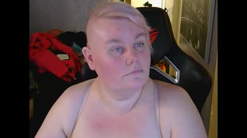 Snapshot of misslj90 chatting on 05-10-26, 09:09 misslj90 online show from 05-10-26, 09:09