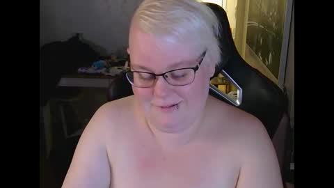 Snapshot of misslj90 chatting on 06-01-26, 12:12 misslj90 online show from 06-01-26, 12:12