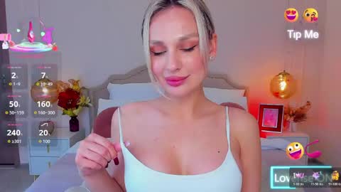 Snapshot of misslou_ chatting on 05-15-26, 05:25 Lou online show from 05-15-26, 05:25