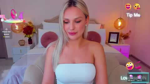Snapshot of misslou_ chatting on 05-18-26, 05:13 Lou online show from 05-18-26, 05:13