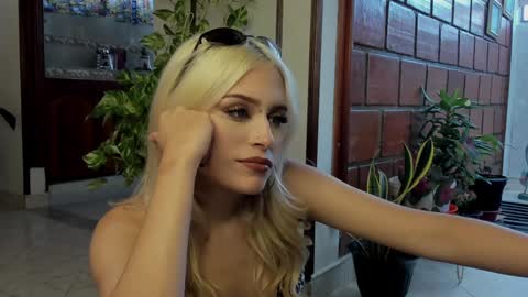 Snapshot of missluna27 chatting on 12-08-24, 09:30 Miss Luna online show from 12-08-24, 09:30