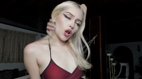 Snapshot of missluna27 chatting on 12-11-24, 11:43 Miss Luna online show from 12-11-24, 11:43