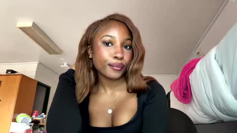 missmarimac online show from 02-23-26, 04:37